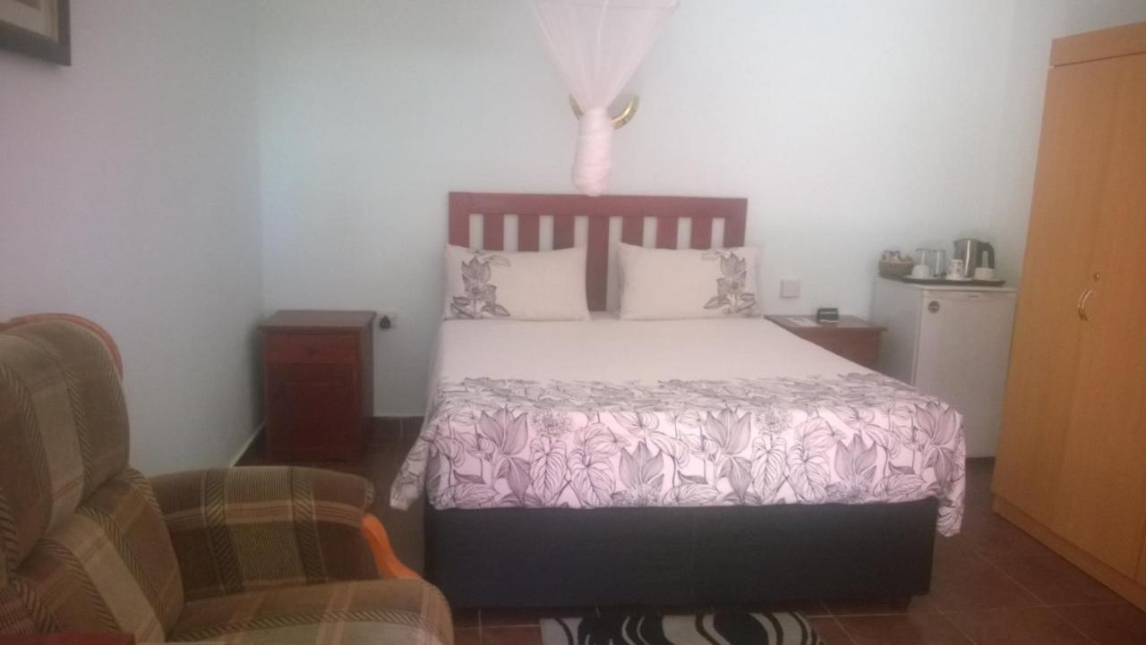 Gloria'S Bed And Breakfast Livingstone Eksteriør billede