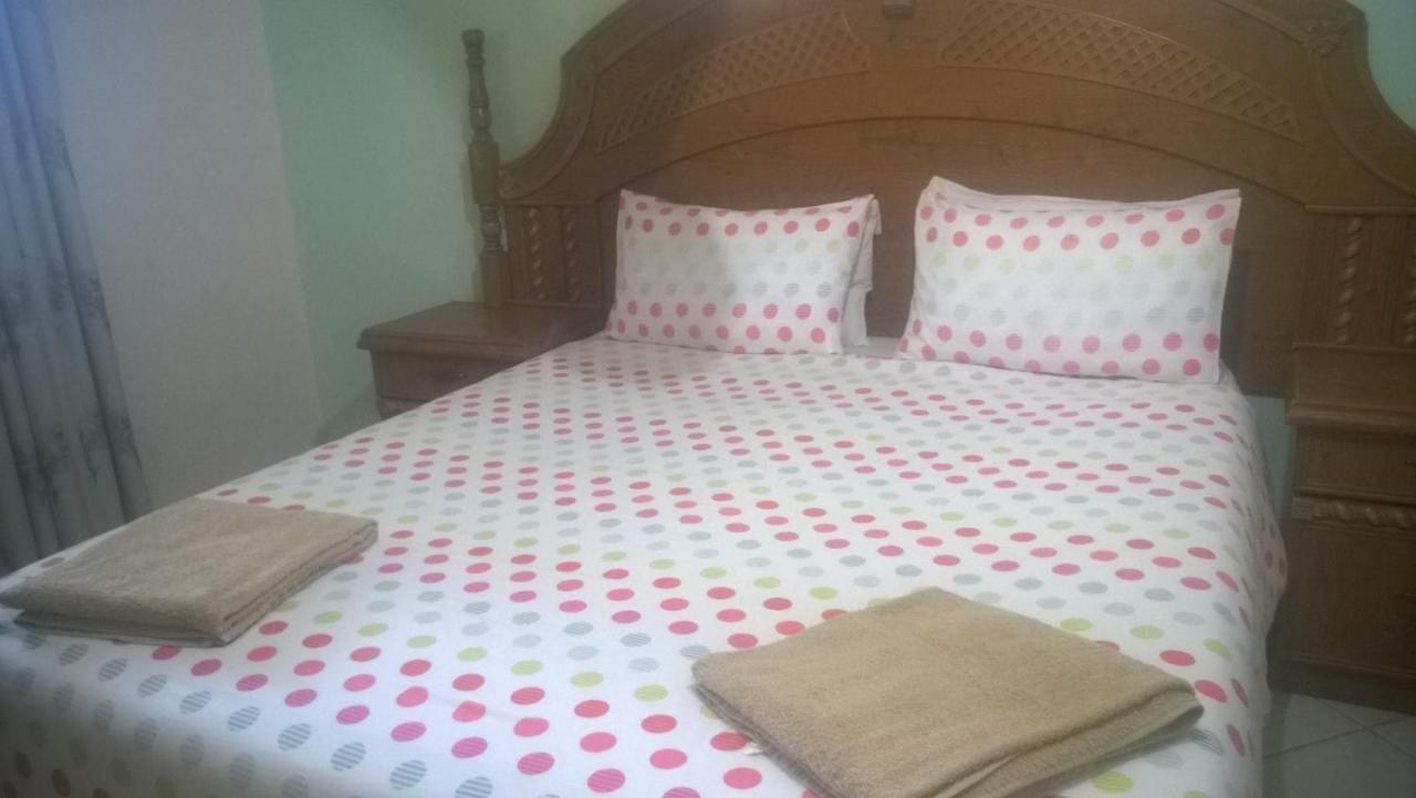 Gloria'S Bed And Breakfast Livingstone Eksteriør billede
