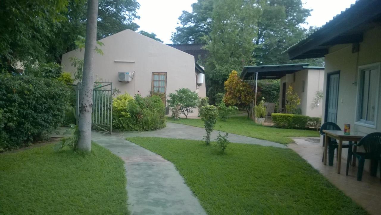 Gloria'S Bed And Breakfast Livingstone Eksteriør billede